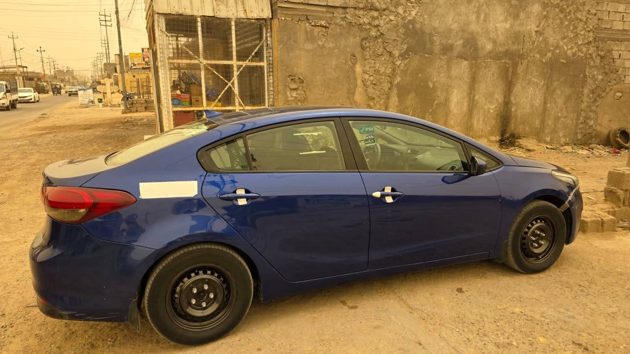 السلام عليكم كيا فورتي مديل 2017 رقم الجديد بسمي بيه بيه صبغ ثلاث قطع  محرك 2000دوش كير ايتي المرغوب السعر 100 السياره جاهزه محرك كير حداده تبريد العنوان البصره حمدان *********** البصرة, العراق
