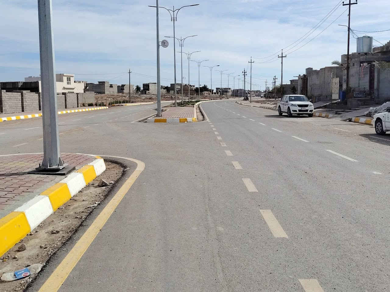 بسم الله الرحمن الرحيم
السلام عليكم ورحمة الله وبركاته
يعلن مكتب علي الصميدعي للاستثمار العقاري
عن توفر دار للبيع #طابو_صرف المساحة ١٦٨ متر مربع العرض ٦ متر الطول ٢٨ متر الموقع حي السلام مقابل مجمع اورانوس مباشرةً على السايدين الجديد بناء حديث طابقين يحتوي الطابق الأول على استقبال ٦ *٣ونص ومطبخ ومجمع درج هول داخلي ٥ × ٤ وغرفة نوم واحدة ٥ *٤ مع مناور عدد ٢ 
الطابق الثاني هيكل يحتوي اسقبال ومطبخ وصالة كبيرة ومنور  ومكان الصحيات ٠٠٠ علماً جميع ارضية الدار سيراميك وسقوف ثانوية والمنطقة تحتوي على كافة الخدمات ماء اسالة كهرباء تبليط اناره مجاري #السعر_المطلوب ( ١١٨ مليون بي مجال ) ٠٠٠ للاستفسار عن باقي التفاصيل الاتصال على الارقام التالية او مراسلة الصفحة :
📞 *********** متوفر واتس اب
📞 *********** متوفر واتس اب
او زيارة مكتب علي الصميدعي للعقار الكائن في ديالى ٠ جلولاء ٠ حي الشهداء ٠ مقابل اتحاد شباب جلولاء ٠ ودائرة التقاعد ٠
