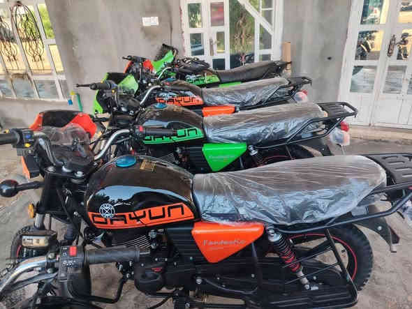 السلام عليكم ورحمة الله وبركاته يوجد لدينا دراجات ديوان اسعار مناسبه جبلي وكلاسك رقم بدون يوجد خدمه توصل ديالى يوجد توصيل ال بوابه بغداد انتصل ودلل *********** ابو سراج بل موديل ٢٥
