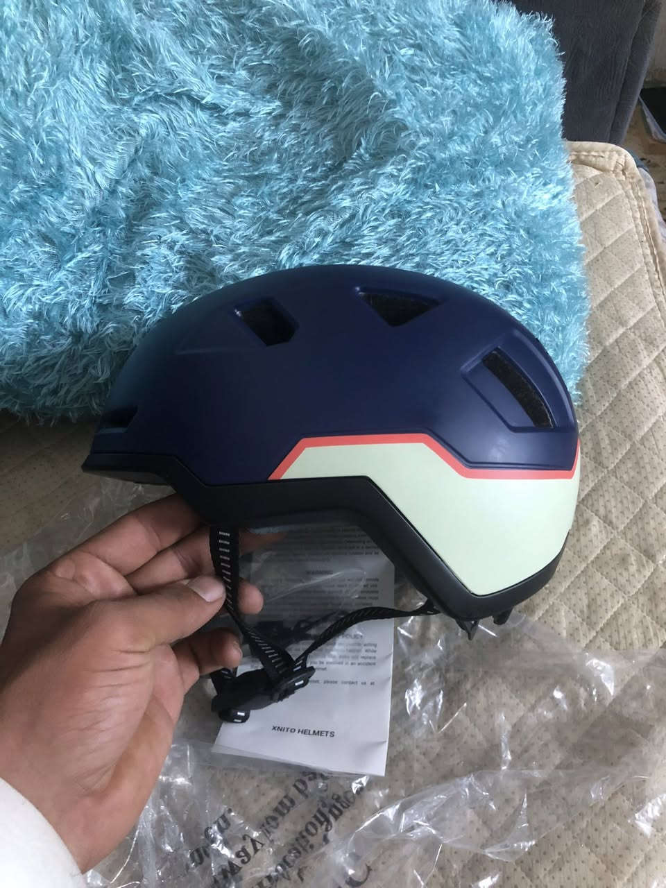 سلام عليكم خوذه بايسكل ايطالي المنشأ طلعتلي بل امزون كوالتي كلش عالي ما اكلك اصليه ١٠٠/١٠٠ بس قويه وخفيفه كلش بل نسبه القوته للبيع بسعر مناسب الشراي بتصل *********** ملاحضه توصيله مجاني
