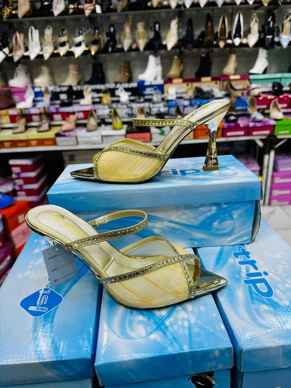 وصلتنا $   ، موديلات جديدة مختلفة 😍
أحدث الموديلات لـ 2026 
 
✅ تميزي بإطلالة جميلة وساحرة مع (#محلات_فاروق_عمر )

#تخفيضات 
يتوفر شحاطه نسائي كعب طبي 
القياسات كاملة من 37_41

🌺 تواصلي عبر الخاص واطلبيه الآن قبل نفاذ الكمية او واتس ***********

العنوان/ الفلوجة  شارع كراج الفورتات خلف الحديقه العامه قرب___ مول الوليد___
تتوفر خدمة التوصيل لكل العراق ب🚕
إلى بغداد خلال 24 ساعة - وإلى المحافظات خلال 48 ساعة
