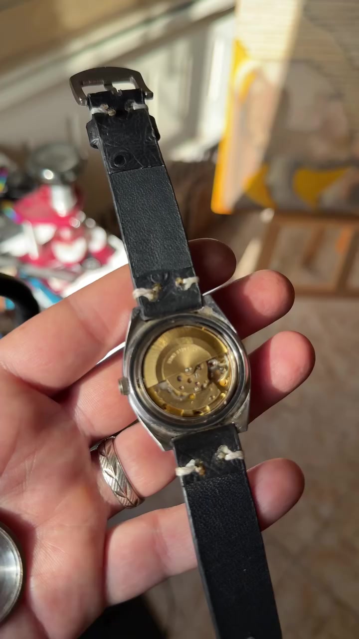 ساعه روتري اوتماتيك سويسري اصلي
ساعه تجنن

قطرها 37

مكينه صفره 

سير وبك مستبدل

ملاحضه ساعه شغاله وقتها مضبوط

بس مرات دكمه تطلع من مكانها

وتاريخ الاسبوعي واكف 

سعرها 60 الف


**إذا كنت صاحب هذا الإعلان وتريد حذفه لأي سبب، رجاءا أرسل رسالة إلى الدعم الفني**