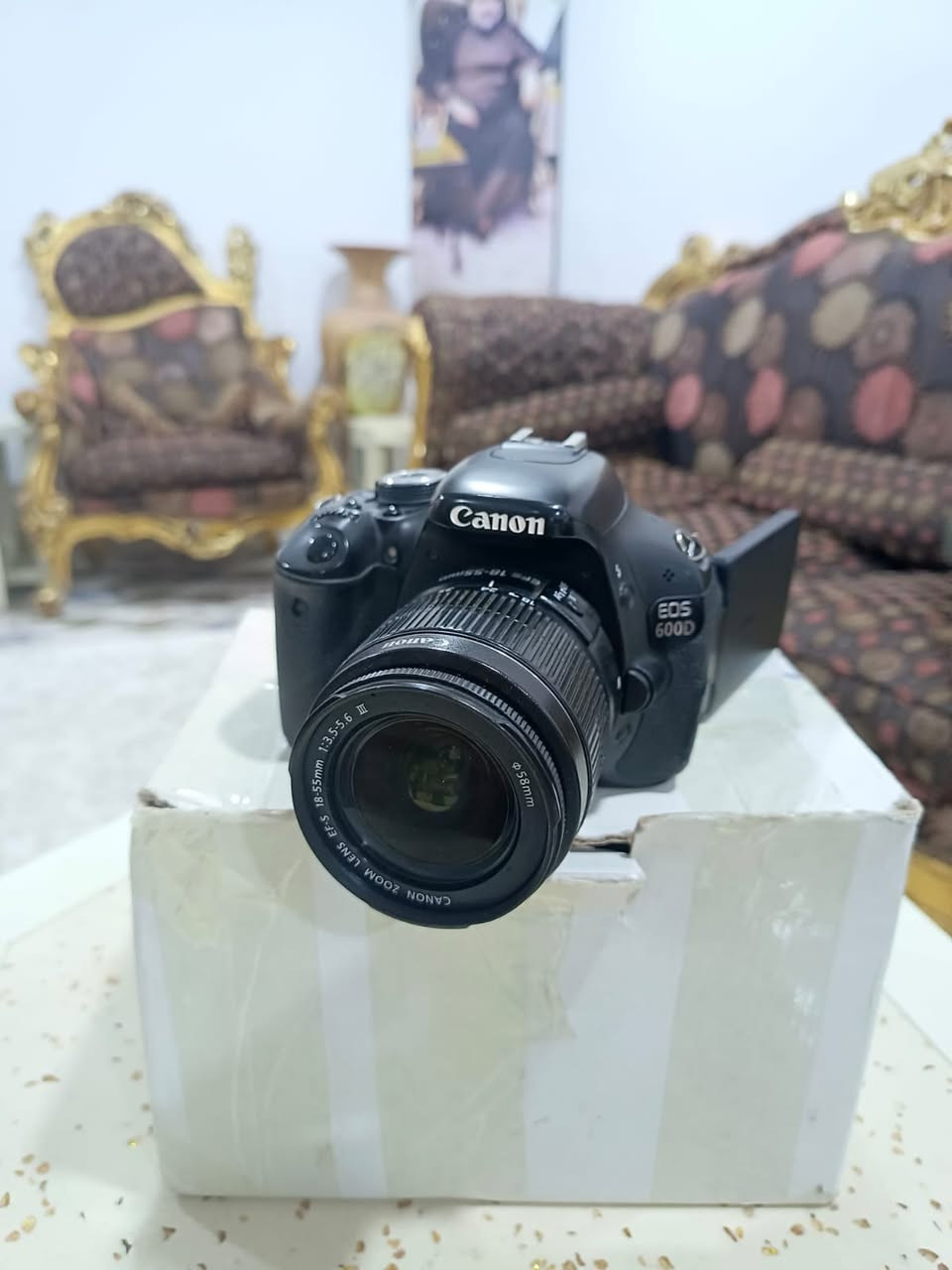 السلام عليكم للبيع كامره كانون d600 شاشة قلاب زومها 18-55 مستخدمة استخدام قليل ما واصلة تصليح ابد سعرها 300 قفل للاستفسار اكثر ***********
