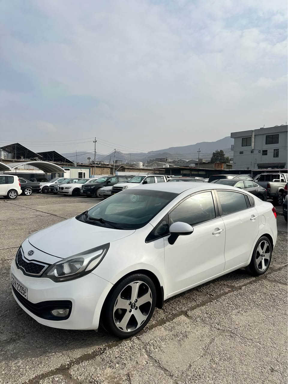 Kia Rio 2012 خليجى 
محرك دوش 
ره قه م سنوى جديد
تحويل و كاله بشه رت
(٢٢٠)km
نيضام eco
شاشه كاميره
كير محرك تبريد بشه رت 
٤ تايره جديد

٣٦٠ هزار غورامه ديش سعرى ئين خار

سياره يال دهوكى 
سعر (٨٨) $ مجال

*********** دهوك, العراق
