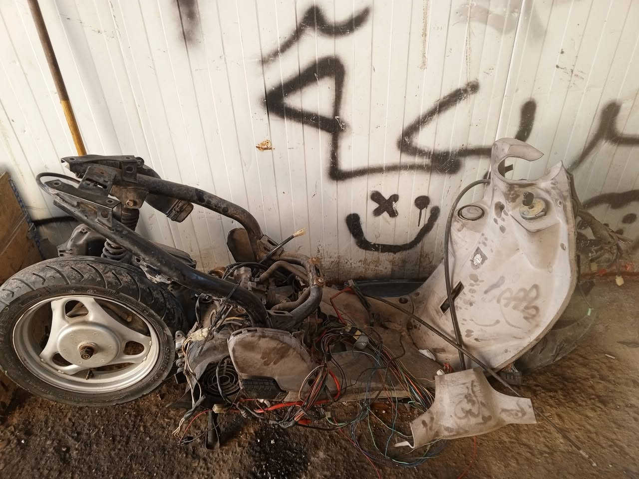 سلام عليكم عدي درجات تفصيخ بيسي اكس وفلة وجبلي تفصيخ شتريد موجود العنوان بغداد رقم ***********
