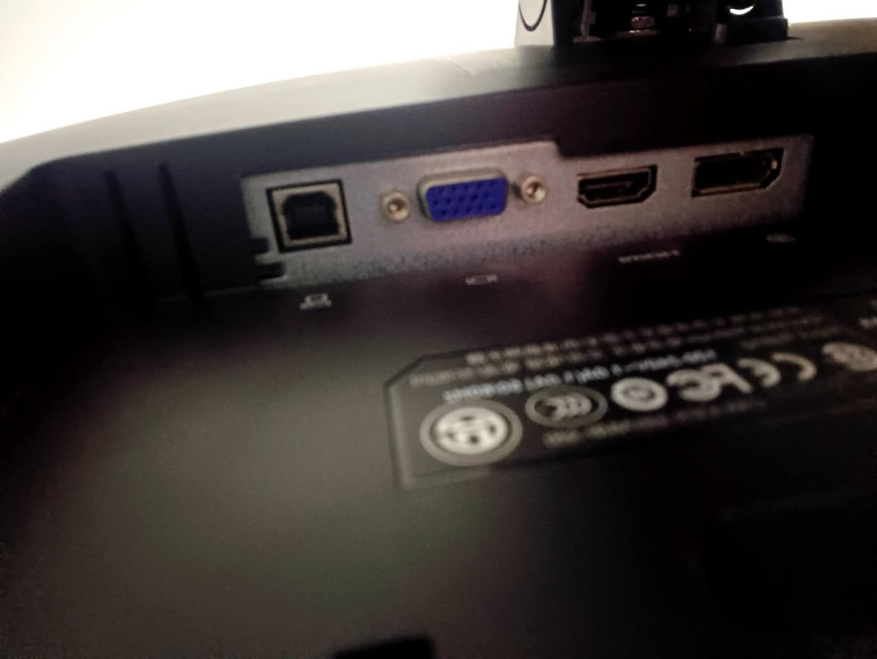 السلام عليكم 
عندي شاشه للبيع hp نظيفه جداا 
بيها دسبلاي بورت 
وhdmi 
وvga
مابيها اي شخط 
رايده 75


**إذا كنت صاحب هذا الإعلان وتريد حذفه لأي سبب، رجاءا أرسل رسالة إلى الدعم الفني**