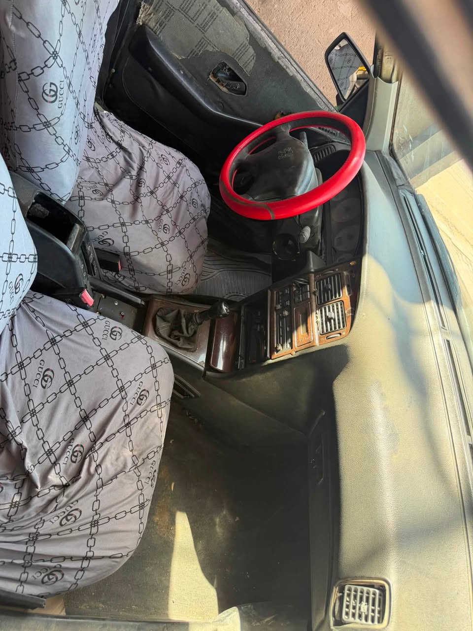 السلام عليكم بيجو بارص موديل ٢٠١٢ رقم بصره راعيها ماندله وين ابيعلك كوم حديد بيها سنويه وأرقام وين تريد بيها اطلع سياره نضيفه تبريد شغال كير ومكينه شرط تايرات نضيفه السعر ١٦ وبيها مجال ***********
