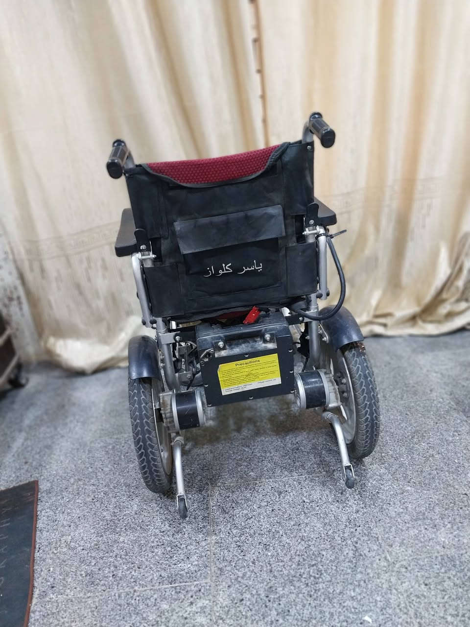 كرسي كهربائي نظيف كلش مابي اي عطل شغال عالفحص مستعمل قليل يطبك يصير بالسيارة السعر 450الف العنوان بغداد البياع حي الرسالة قرب شارع الرافدين ***********واتساب موجود
