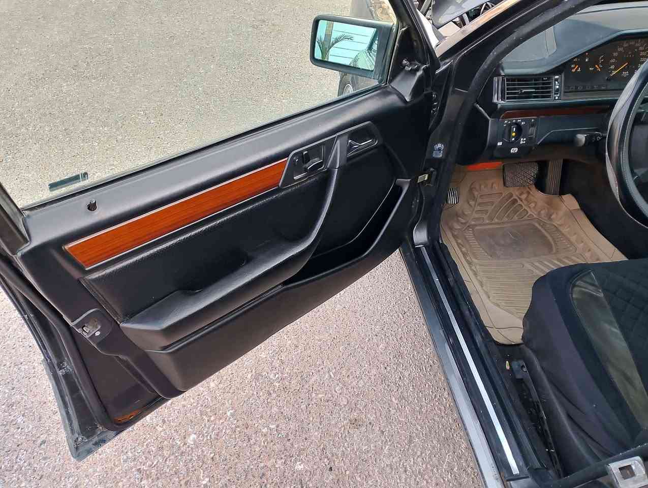 المكان النجف 
دب بيبي مكينه ٣٢٠ سياره جديده تبريد 
عرضه ٧٣ وبيه مجال قليل 
***********
***********
