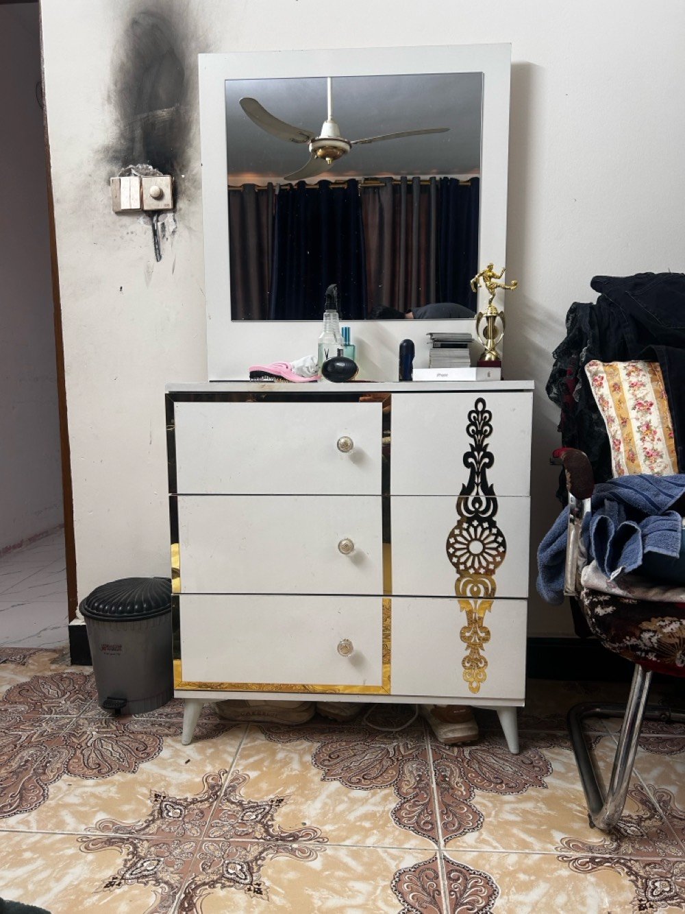 غرفة نوم كلش نضيفه 5 قطع سعرها 300 الف 
العنوان بغداد الشعب
شنو موديل/نوع غرفة النوم بالضبط؟ وهل هي 5 قطع لو أكو قطعة زيادة/نقصان؟: 
2025