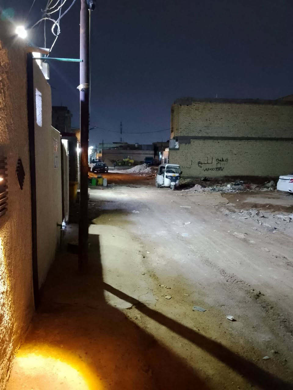 السلام عليكم ورحمه بيت للبيع في منطقه الضباط الثانية زراعي شارع 15 خلف مجمع فدك الطبي المساحة 100*
20+5 للاستفسار الاتصال على الرقم ***********
