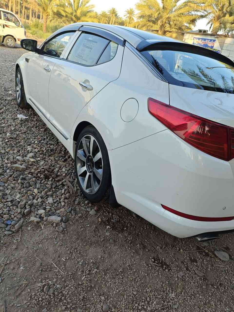 كيا اوبتما موديل 2011خليجي 
فول مواصفات 1/1
محرك 2400دوش محرك مفتوح شرط لا تنقيص ولا بخار. 
كير ما مفحوص بسبب الوصخ. 
تحكم تسيرين حساسات خلفيه 
كشن كهرباء. 
نضام ايكو. 
لايت زنون 
تبريد قطعتين ثلج 
علامة كية بلادي بالدوسات. 
بصمه +بصمه ابواب ضررها جاملغ امامي مباوك شوي ويا من البنيد التوحيد لون السيارة شرط بدون دواخل. والك الفحص. 
رقم بغداد باسمي رقم الجديد 
هزه جديدة.
مكاني خالدية 
السعر 124بيها مجال 
***********
