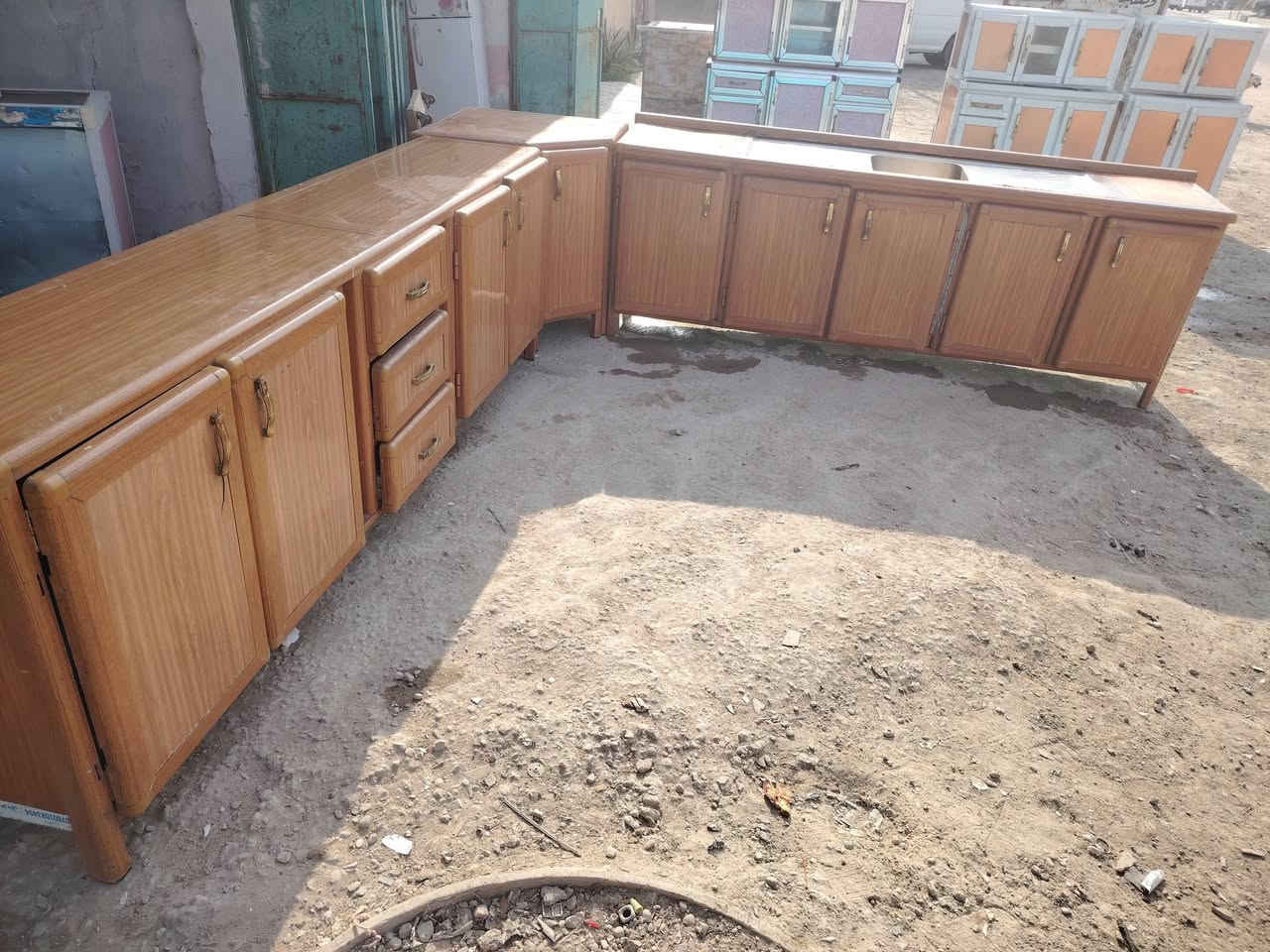 كونترات لبيع كلمن وسعره مكان حله ورديه خارج قرب مستشفى الكفيل وهذه رقمي *********** بيه وتساب ويرهمن مراوس وشتري جميع لكاونترات حتلو مكسر مكيفات سبالت عطلانه شتري
