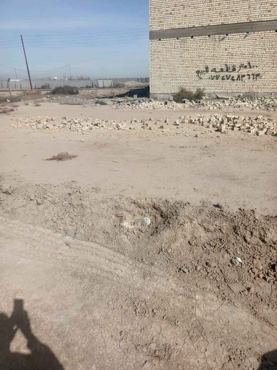 قطعه ارض زراعيه عقد 117 مساحه 100متر  مدفونه خلف علي فاضل شارع حنش واجهه 6 قرب حي شهداء للتواصل رقم الهاتف ***********  /***********
او ماسنجر او تساب
