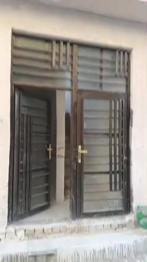 دار للبيع 💯💯
كربلاء قنطرة السلام 
مقابل مجمع الوراث 
مساحة الدار ٥٠ متر 
يبعد عن الشارع العام ١٥٠ متر 
منطقة كامل خدمات ماء ومجاري وكهرباء 
السعر خاص 
او اتصال على الرقم ***********
