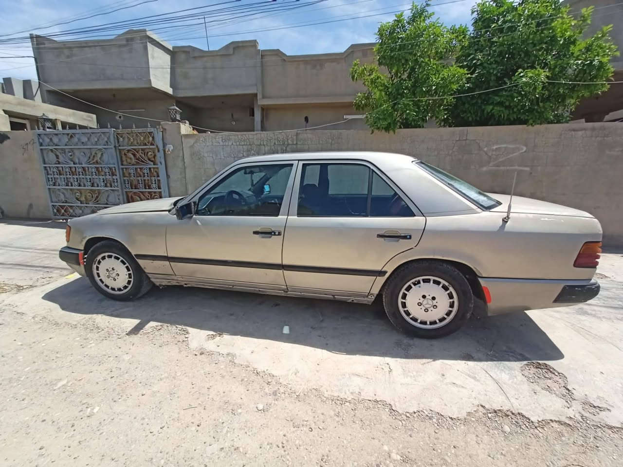 سلام عليكم سياره مارسيدس موديل 85 سياره بيلاديه بدون ضرر بدون خياص رقام كركوك سنويه منتهي رقم ألماني بسمي تحويل وكاله شرت سياره كير محرك صدر ابشرط رقم كركوك بيلاد تبريد بي نقص بسيط سعره 24 بي مجال شراي خابر *********** مكان كركوك داقوق
