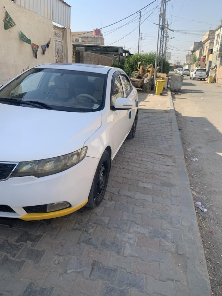 السلام عليكم.سيراتو 12خليجي رقم بصره سنويه ل27

مكفوله ضربه وتبديل فقط بارد 

وملاحضات بسيطه
 فول  عدا البصمه ماشيه 160 كيج حماوه مو كلوب 

كير6نمر- مكينه- حداديه  تخم تاير كفاله 

سعرها 105
مكاني بصره
***********
