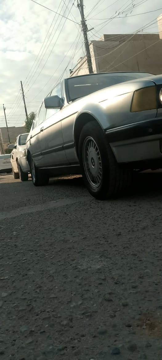 السلام عليكم بي ام 730مفتوح 6سلندر كير مكينه جديد غرفه جلد دبل جام  هيتر بل مري مثبت سرعه موديل 1992 تبريد شغال وثلج حداديه وتايرات 70 بل ميه سياره شماليه دهوك دولي سنويه بسمي مكاني بغداد حي الجهاد عارضها 63 وبيها مجال بدون حادث صبغ عام رقمي السياره عليها ادامه كامله نوزل فيت بم بلكات باتري جديد
فان ومروحه تبريد جديد اصلي 
***********
