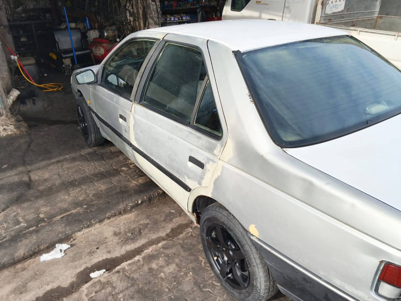 السلام عليكم بيجو روى موديل 2009  تخم تاير جديد محرك وكير واكسل كفاله والاتصال على ***********غير متواجد على الفيس
