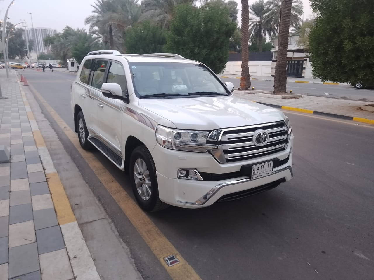 السلام عليكم من رخصة الادمن المحترم
لاندكروز GXR موديل 2017 موصفات ساز
رقم بغداد مميز تحويل نفس اليوم
السيارة جديدة جدا وأحلى من الصور 
نهائياً كل نقص مابيه بحالة الوكالة
عداد المسافة 92 الف
السونار مرفوق مع الصور
العنوان بغداد الخضراء 
السعر 48 الف وقابل للتفاوض
للاستفسار الاتصال على الارقام التالية
***********
***********
