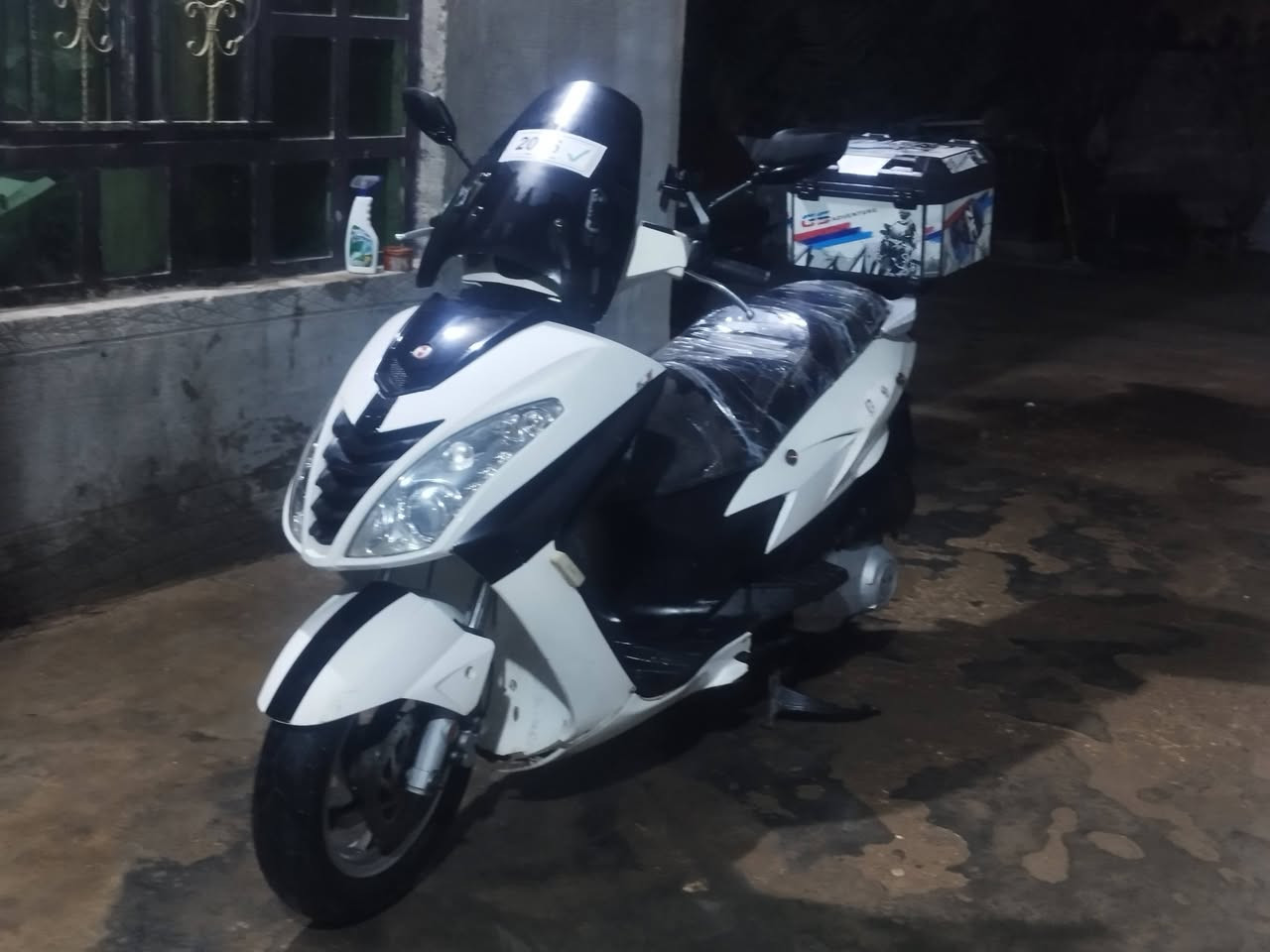 سلام عليكم دراجه للبيع محرك شرط وكهربائيات كلها شغال اتهد من كلشي دراجه بعدها مال باله ولل مروس هم ترهم شعندك نزل السعر 650وبيها مال قليل ***********بي وتساب وليريد يرسلني عل مسنجر واني بل خدمه
