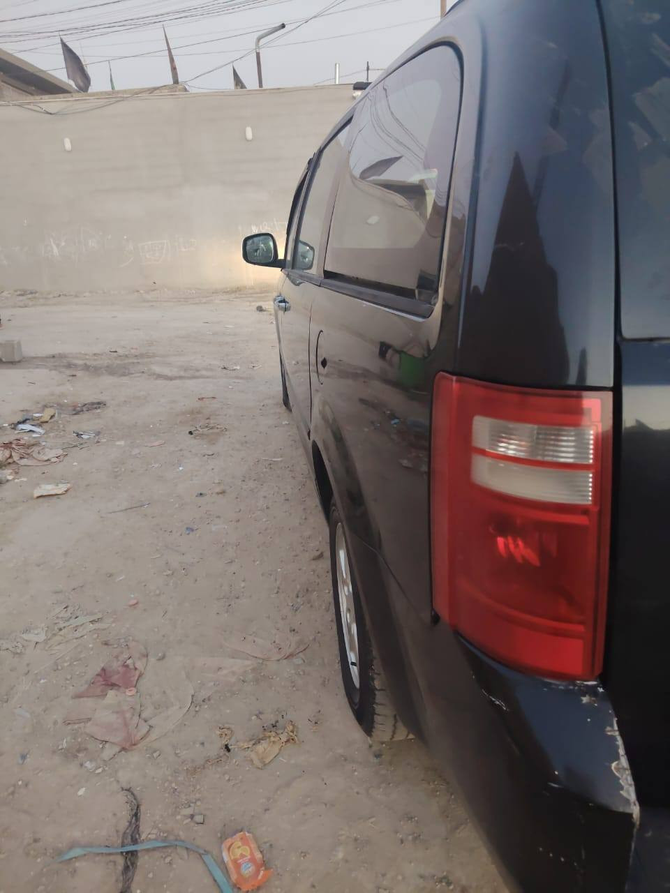 السلام عليكم دوج كرفان للبيع موديل 8 السيارة كفالة عامة عدة البنيد اثر جراد والباقي مكفول المكان بغداد السعر 100 هاذ رقم صاحب السيارة ***********
