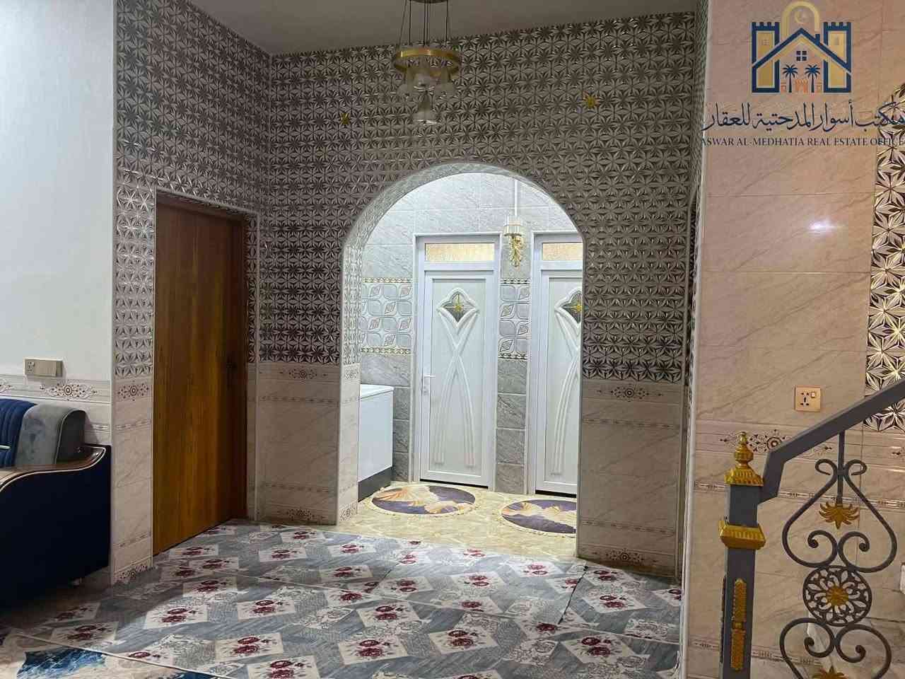 🏡 للبيع – دار سكن بناء حديث بسعر مميز 🏡

📍 الموقع:
بابل – الحمزة الغربي – حي الحوراء الزراعي.

💰 السعر: 175 مليون دينار (قابل للتفاوض).

📄 الوضع القانوني:

- طابو زراعي (سند 25).
- التحويل مباشر باسم المشتري.

📐 المواصفات:

- المساحة: 350 م².
- بناء حديث.
- الدار ركن.
- الواجهة: 13.5 متر.
- العمق: 25 متر.
- سقف كونكريت مسلح.
- أرضيات بورسلين.
- الجدران مكسوة بالسيراميك.

🏠 تفاصيل الدار:

- غرفتا نوم (5×4 م لكل غرفة).
- صالة طعام (4×5 م).
- صالة كبيرة (4×10 م).
- استقبال (4.5×7.5 م).
- مطبخان:
  - مطبخ بارد (4×5 م).
  - مطبخ حار (4×3 م).
- حديقة خارجية.
- كراج سيارة.

🛣 الشوارع:

- الشارع الأمامي: 9 م.
- الشارع الجانبي: 7 م.

⚡ الخدمات:

- ماء إسالة.
- كهرباء وطنية.
- خط مولدة.
- شبكة مجاري حديثة.

📞 للاستفسار والحجز:
مكتب أسوار المدحتية للعقار
📍 حي الحوراء – مقابل السايلو.

☎️ ***********
☎️ ***********
☎️ ***********

فرصة مميزة لمن يبحث عن دار حديثة بموقع جيد وسعر مناسب.
