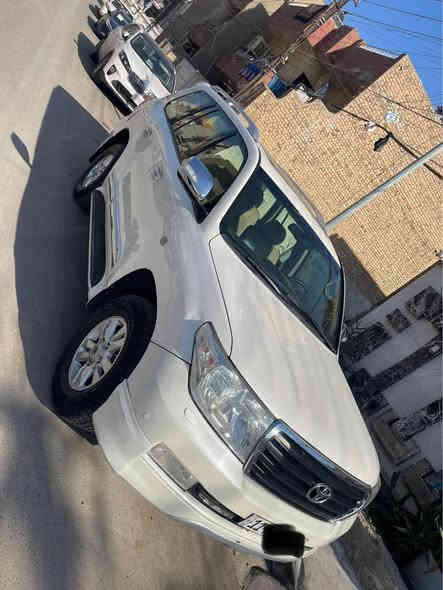 سلام عليكم للبيع تويوتا لاندكروز 2010 (6)V سلندر 4000 رقم بغداد بسمي شرط التحويل سيارة مكفولة كفالة عامة بيها بارد اربع اصابع فتحة بصمة مثبت سرعة جام اوتو السعر 317 وبيها مجال بسيط عنوان بغداد *********** بغداد
