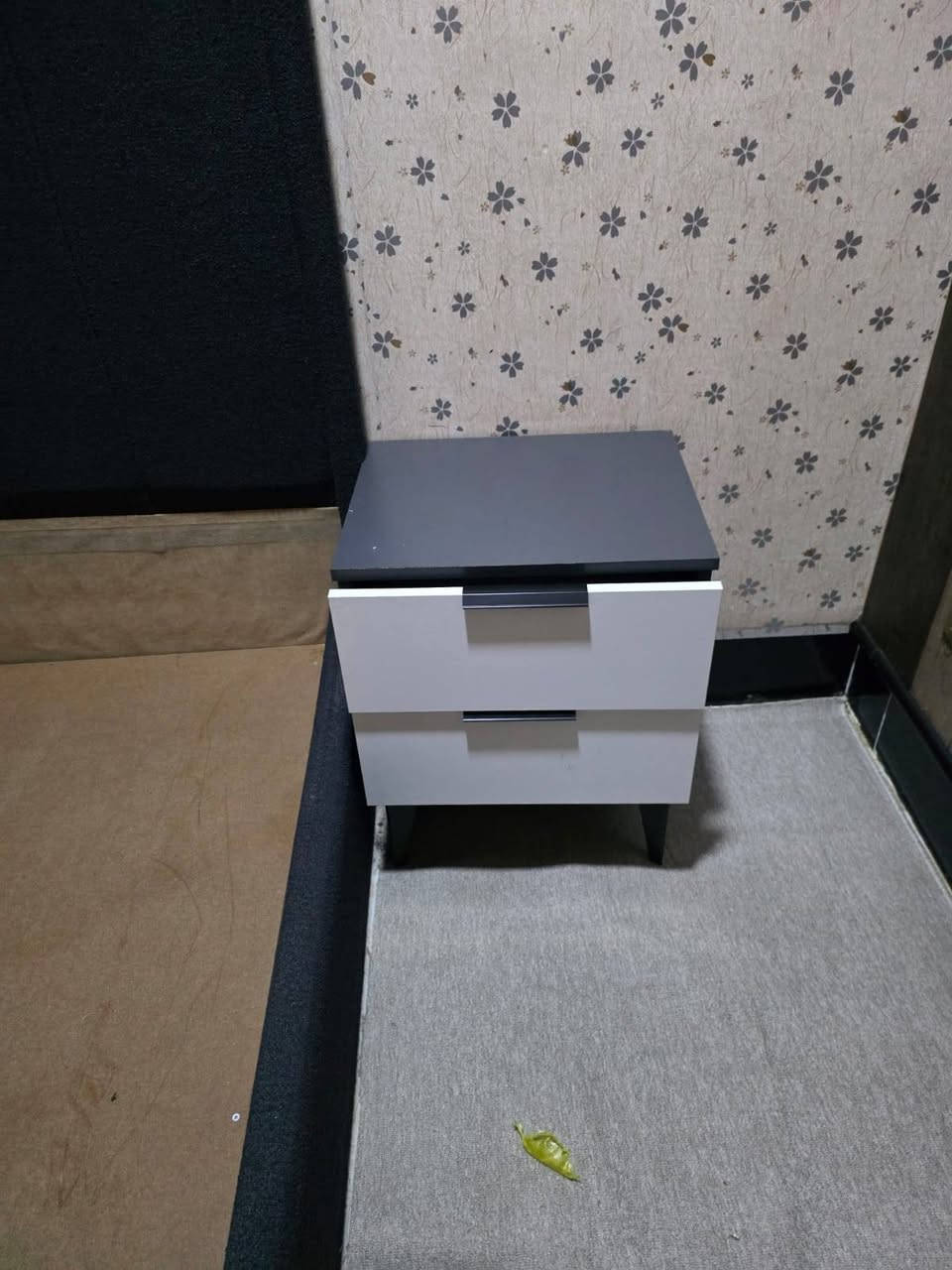 غرفه نوم ماركه ديوانه نضيفه حيل وقويه سعره 700وبيه مجال للاستفسار ***********
