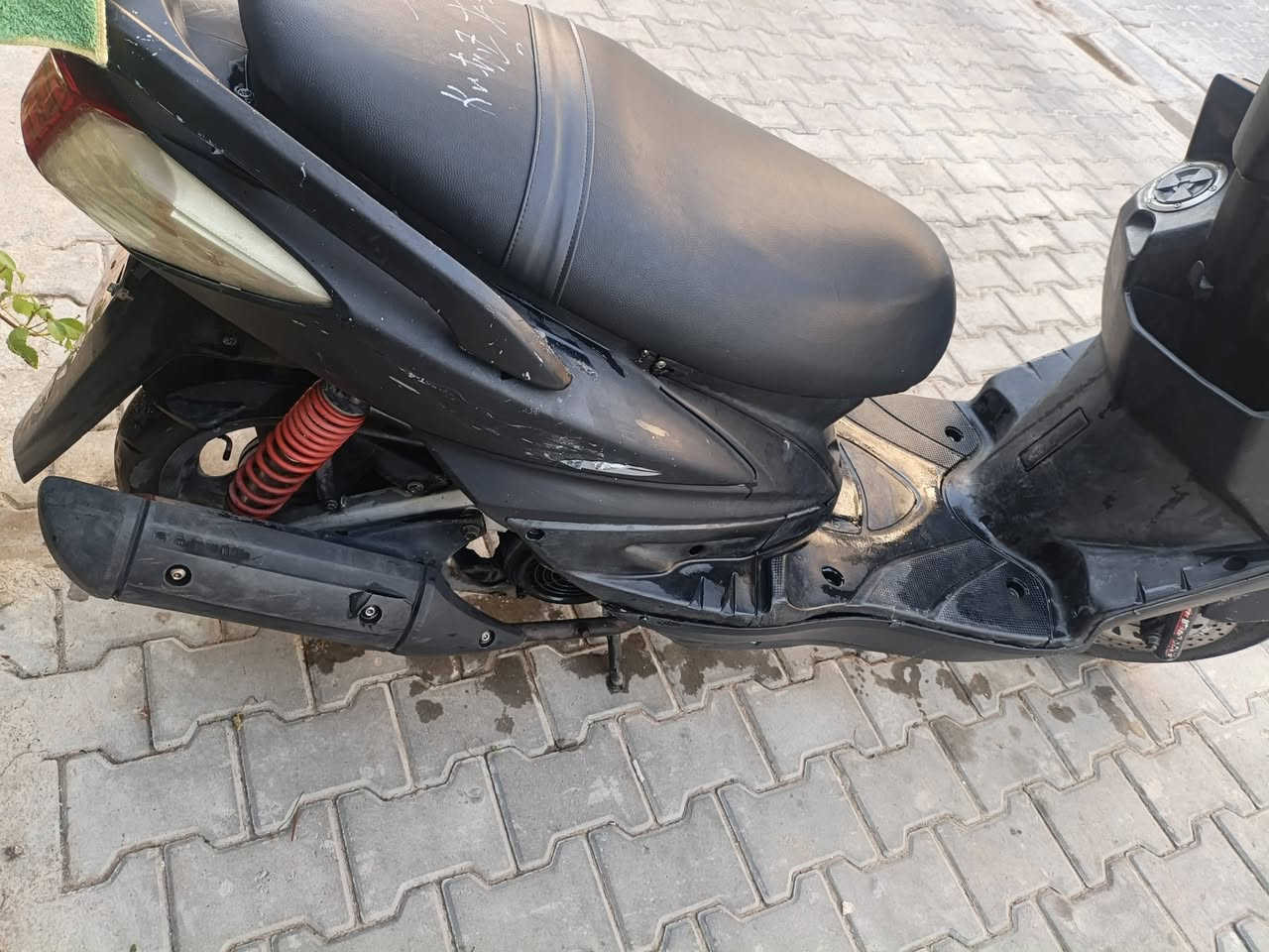 للبيع سكنس فحل دراجه حلوه مرتبه نكره سلف هندر دراجه مال بيت نضيف بس الدشبول مايشتغل فقط السعر 475العنوان بغداد حي القاهرة الرقم ***********
