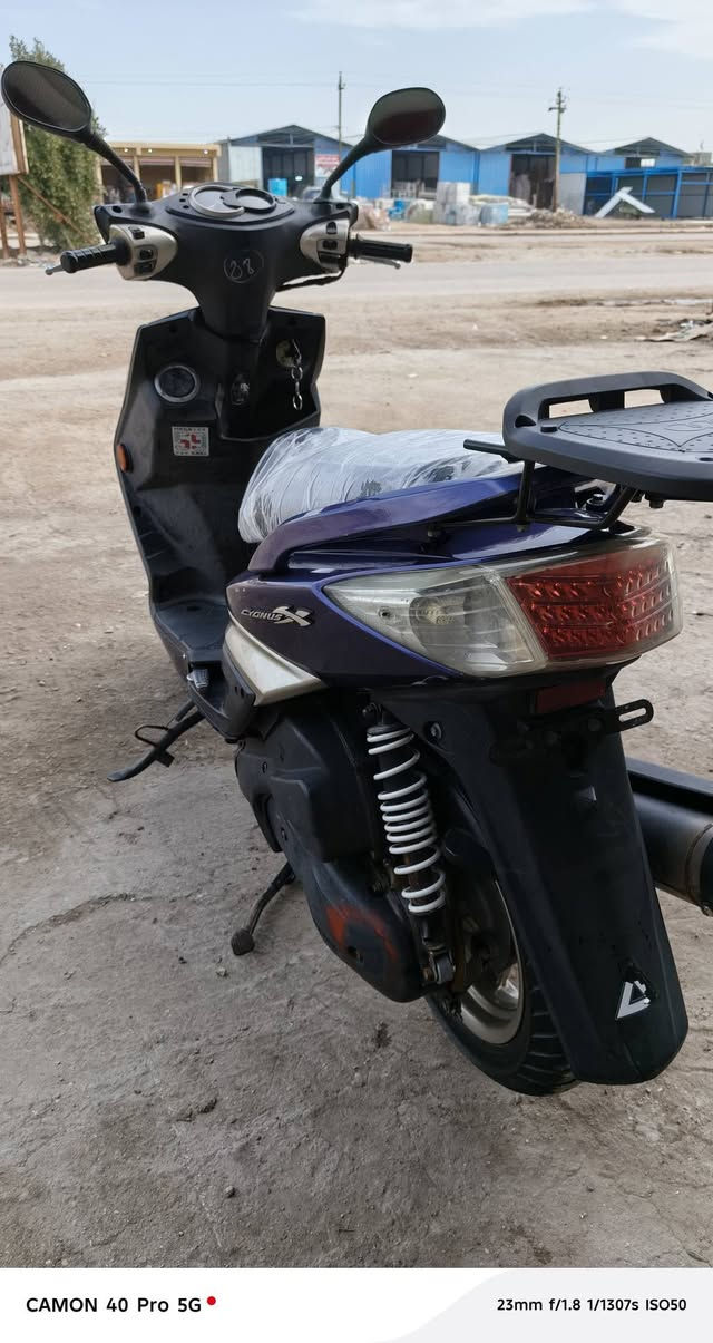 السلام عليكم  سكنس للبيع مديل    ٢٠١١
نوزل  أم الطلاءات  دراجة بلادية  ما مفتوحة   لا  حال  الوكالة 
الدراجة رمبة  قبل شهر  نزلته   ١٢٠٠  ألف  دراجة  احلة من الصورة بالحقيقة  والله///  شرط أجيب  فيتر  وتجي تفحص إذا بية شي تأخذة بلاش // مكاني بابل القاسم 
***********     السعر  ( قيم  باليرضي الله)
