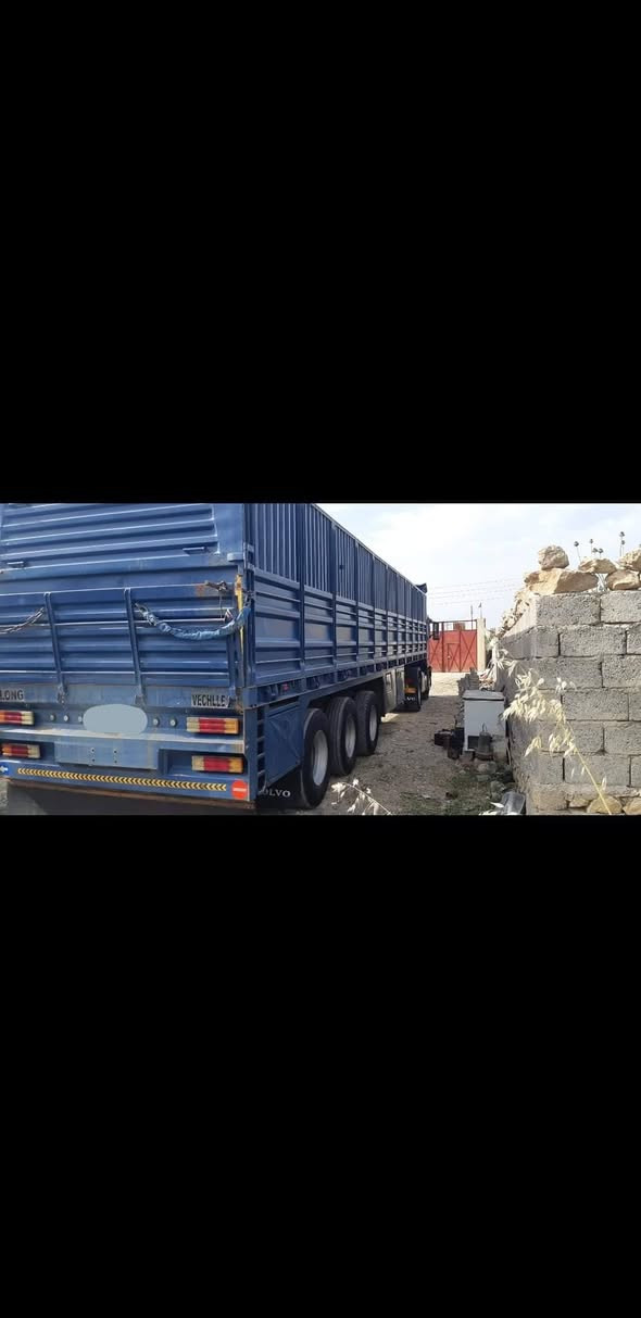 السلام عليكم،، تريله للبيع فالفو موديل 2005حجم 420 استفسار أرجو الاتصال على الرقم (***********) (***********)خاص ماكو شكرا
