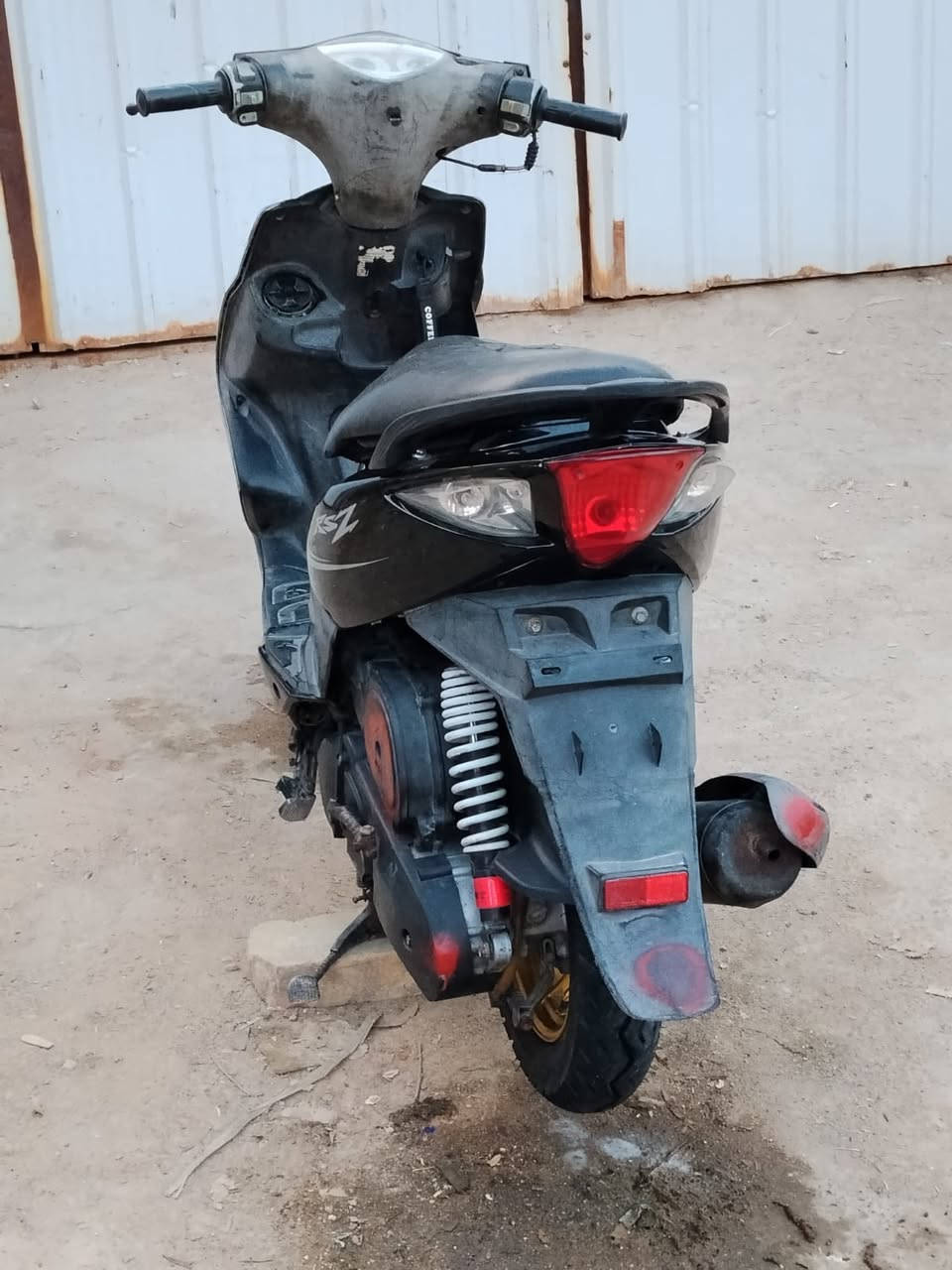 السلام عليكم ماكس مضلع 120 للبيع محرك بلاد مامفتوح  نهضه معدل نعومه خير من الله الدراجه كله بلاد ختم واحد برغي مامفتوح منهه تجي وتفحص السعر 950وبيهه مجال للشراي مكاني البصره الجزيره ***********
