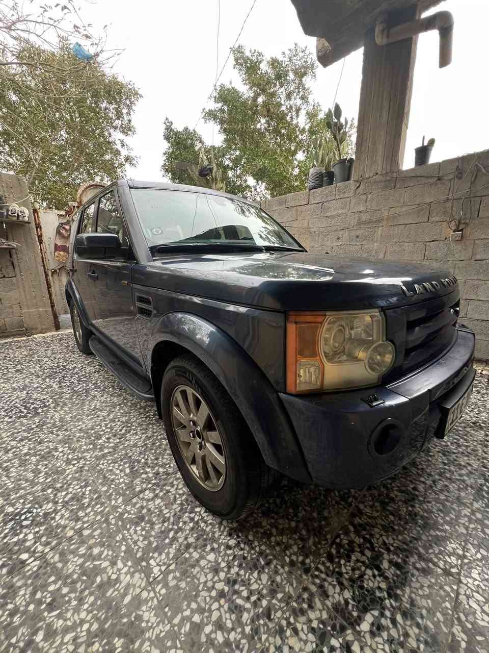 السلام عليكم لاند روفر ديسكفري خليجي 2005 بيها صبغ بنيد بابتين جاملغ عكس السايق اثر شخوط واضحات مكفولة من الحادث مكينة وگير بلاد نضيف ترايك مفتوح تدفئة تبريد كلشي شغال بيها ومواصفاتها معروفة سعرها 90 بيها مجال نواقص بسيطة العنوان بغداد مدينة الصدر ***********
