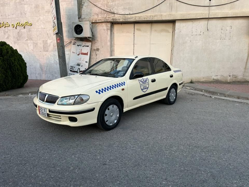 بەناوی خوا نیسان سەنی ٢٠٠٢ سەیارەکە زۆر جوانەوڕیکووپێکە مالی کاسپییە  بیلاد سپییە گیڕومەکینەو تەبریت بەشەرتە سەنەوی هەتا ٢٠٣٠ تازەیە دەعمی نیە قرچیکی زۆربەسیتی دوای هەیە و تەواو 

***********
