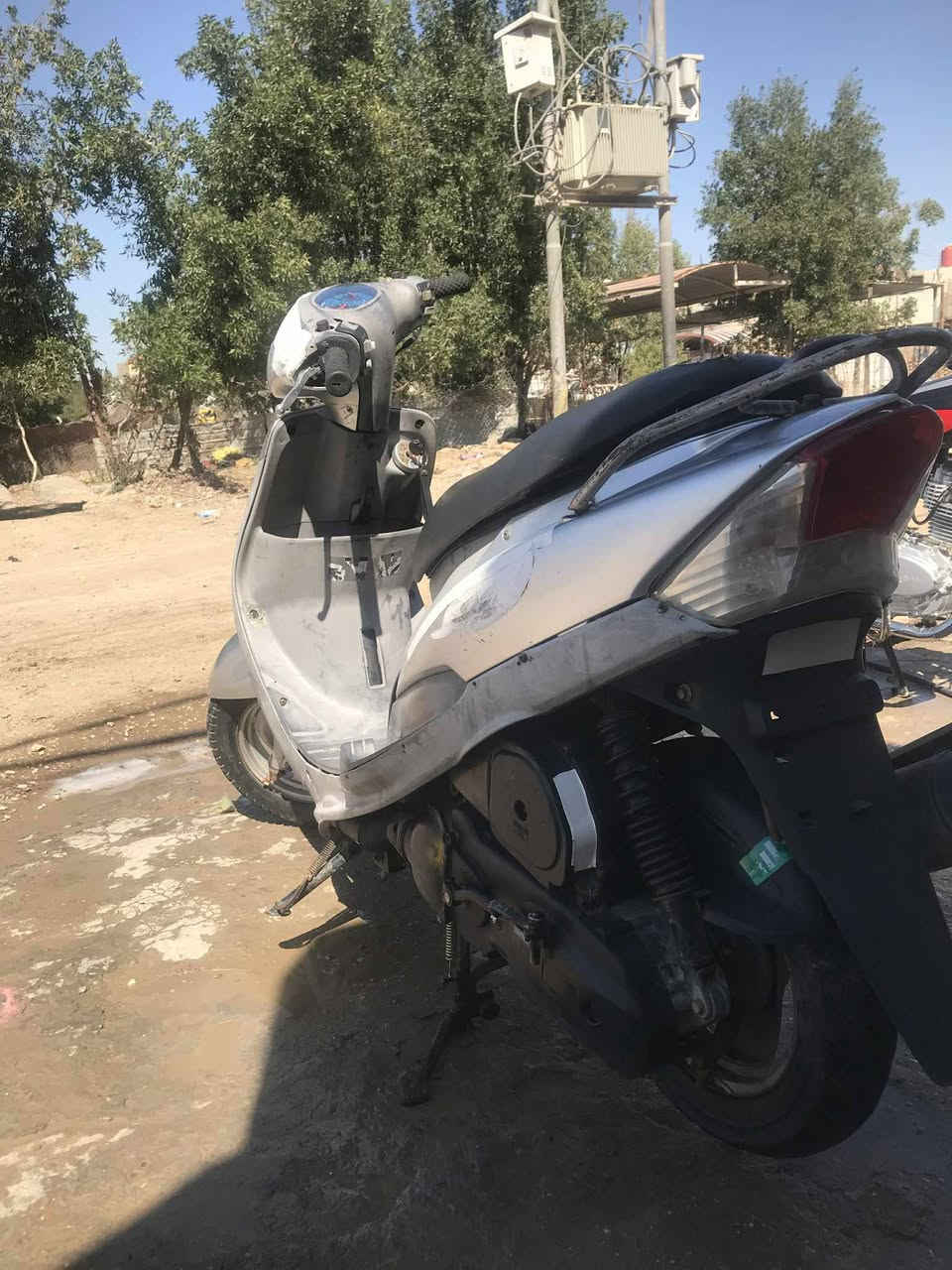 سلام عليك دراجه ماكس منغولي 49مكينته بلادي دراجه الله شاهد متوازي عليه وريد ابيعه دراجه مكينته ناعمه تخبل كهربيات سلف هندر كله شغاله (ملاحضه )الموشراي لا تراسل اخيك السعر 425 وبيه مجال الطيبين مكاني حله شارع 80رقم ***********بي وتساب
