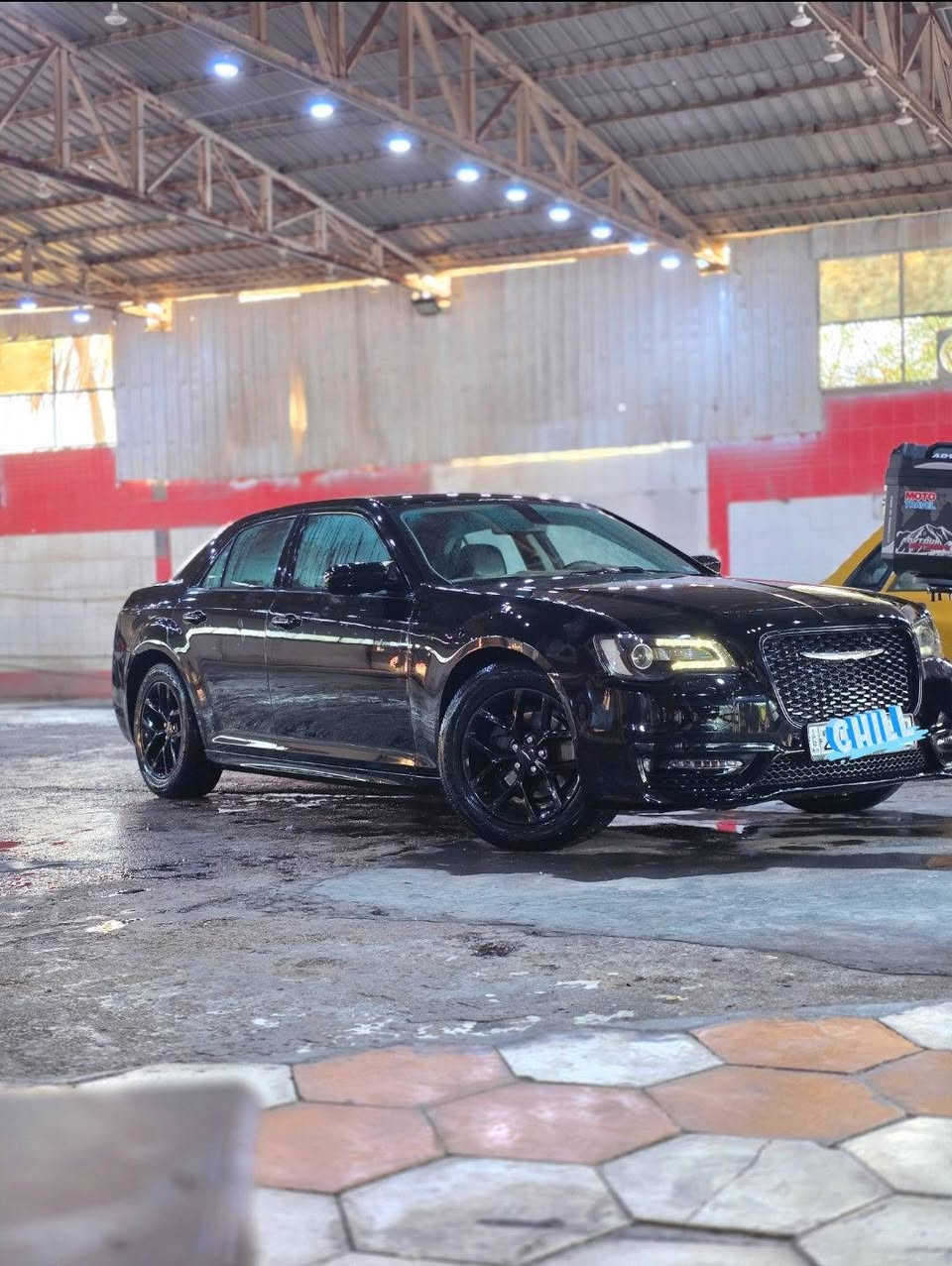 كرايسلر موديل 2017 S  السيارة فول مواصفات من فتحه من كير طياره من تحكمات من كلشي السياره ادوات رقم سليمانية  مكفوله من الكص ومن السرقه ومن العشائر بيها قرار قاضي غلق الدعوى و تسليم العجله ووياهن عائديه وبراد   سعرها ١١٠ مع المجال 

*********** . اتصال او مراسله واتساب
