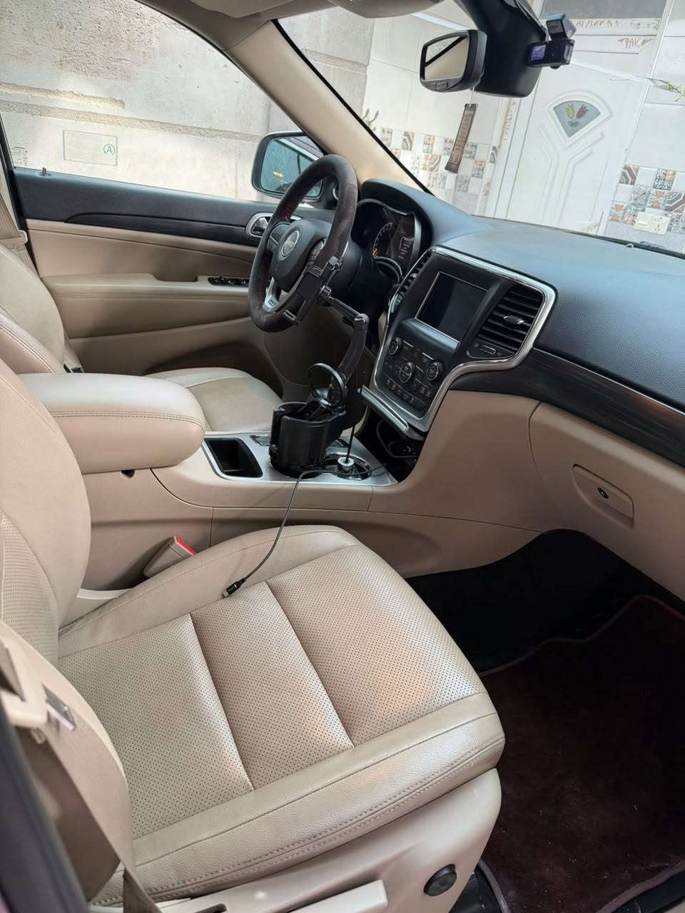 🚘للبيع: Jeep Grand Cherokee لاريدو 2019
خليجي — كفالة عامة وكالة هارلم
الممشى: 74 ألف كم قابل للزيادة

المواصفات:
• رادار جانبي
• رادار خلفي
• إشارات بالمرايا
• مرايا شفط
• نظام ترحيب
• حساسات أمامية وخلفية
• زراگات لايت
• شاشة وسط
• إطارات يابانية Bridgestone جديدة

السيارة نظيفة بمعنى الكلمة 

مكان السيارة ديالى بعقوبة 
                                            
                                                              ***********☎️
