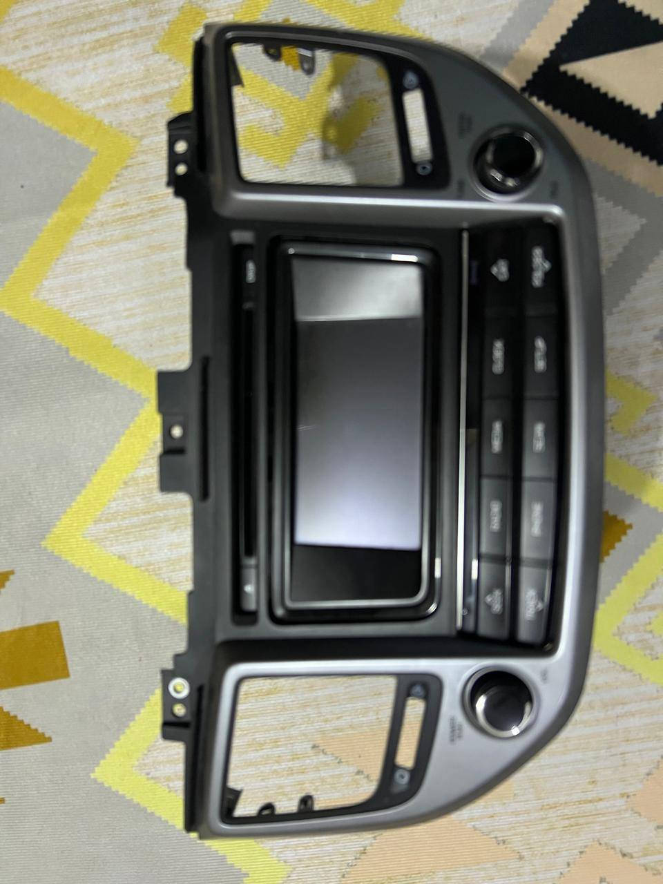 السلام عليكم للبيع قيم واخذ شاشه توسان البلاديه مال سياره  لمس كامرا  شغاله وكاربد توسان اصلي العنوان بغداد ***********
