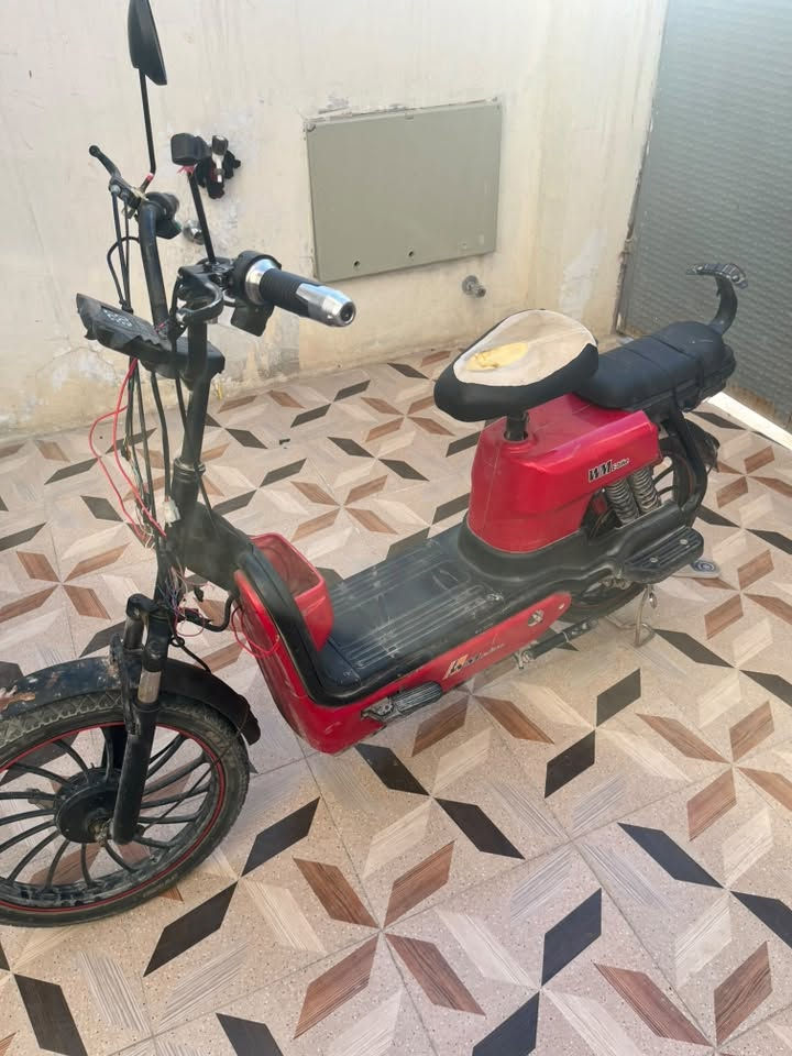 السلام عليكم
بايسكل شحن wm E_bike موديل 25 حجم 20 للبيع 
نقص فقط كهربائيات ووجهه 
5 بطاريات 
دراجه نضيفه 
السعر 100 الف وبيها مجال بسيط
***********
