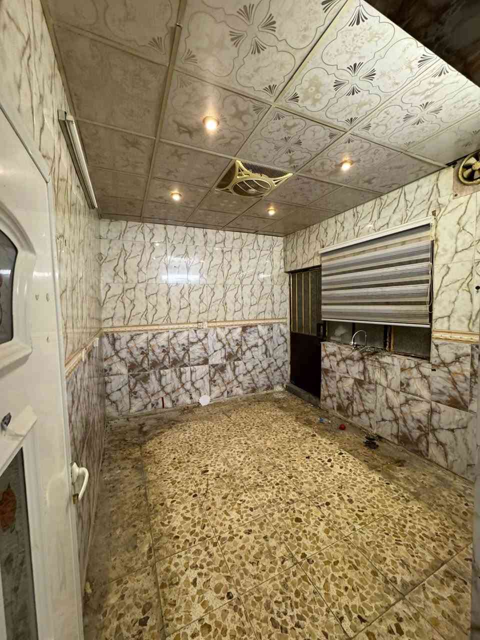 للايجار في السيديه 
60م نضيف جدا
يحتوي على 2نوم وصاله ومطبخ وخدمات 
ايجاره:-750الف 
للاستفسار 
***********عبدالله
