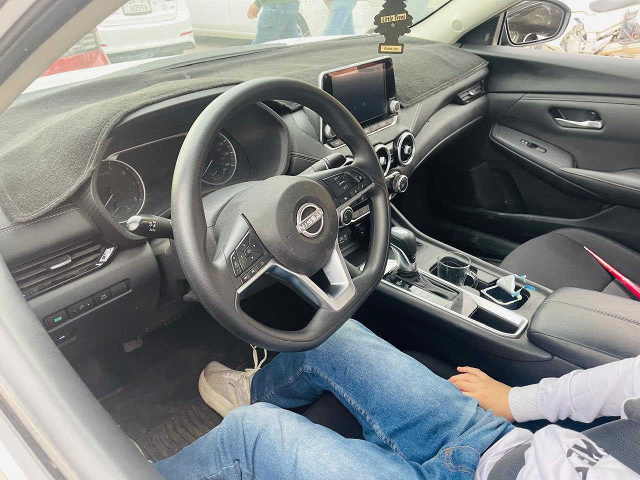 نيسان سنترا 2024 وارد امريكي حادث الضربه موجود بصوره وسياره كلشي ما بيها سياره جديده سعرها 135 مواصفات حساسات رادار امامي فئه SV عنوان البصره الحكيميه رقم 0771 265 9971
