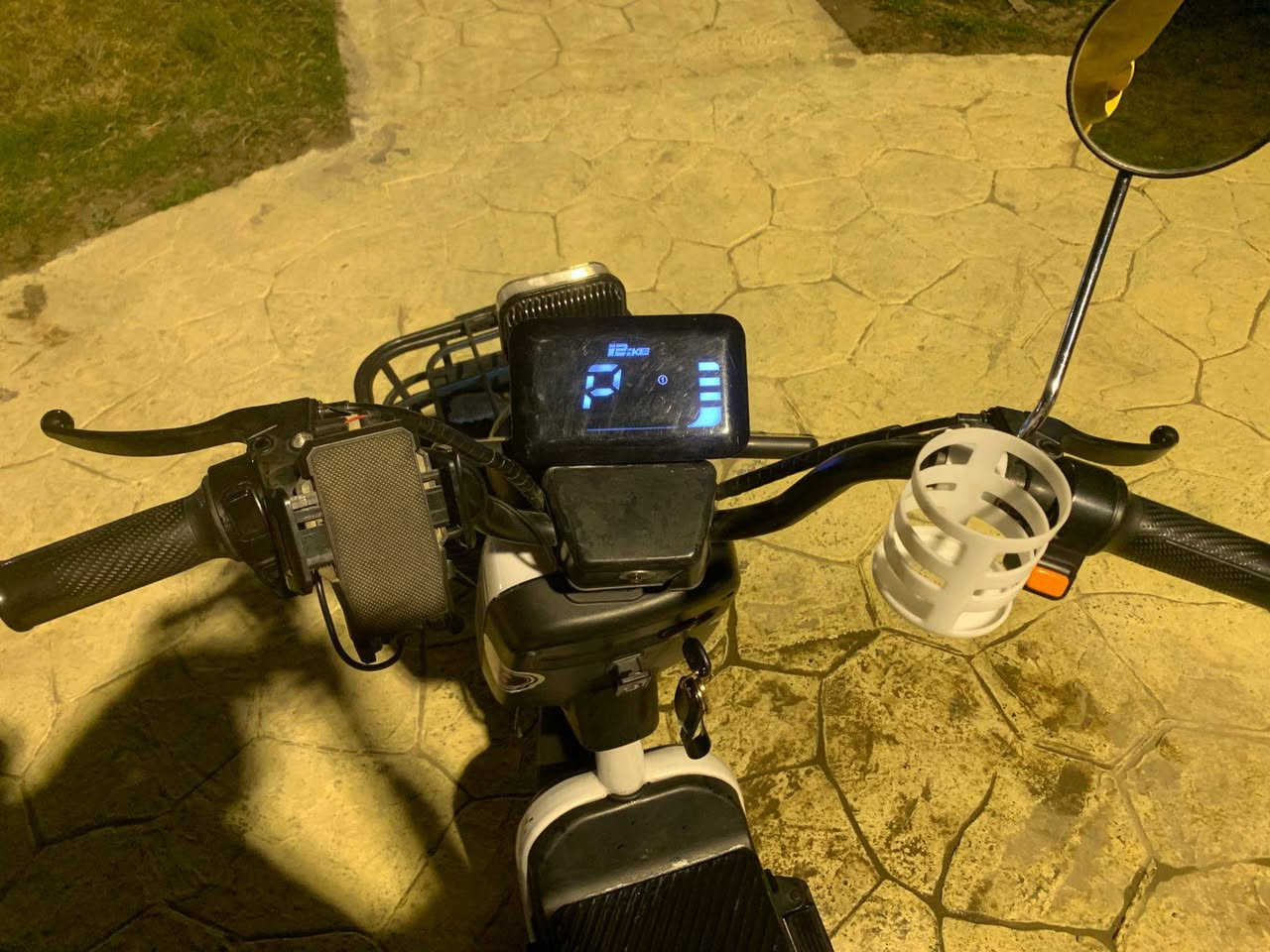 سلام عليكم دراجه ريان حجم ١٤ لون ابيض نظافه ٨٠ ٪؜ اربع بطاريات والدراجه موديل ٢٤ فقط بيه عطل اشاير واكفه العنوان دوره ابو دشير للأستفسار فقط ماسنجر
سعر 300بيه مجال قليل


**إذا كنت صاحب هذا الإعلان وتريد حذفه لأي سبب، رجاءا أرسل رسالة إلى الدعم الفني**