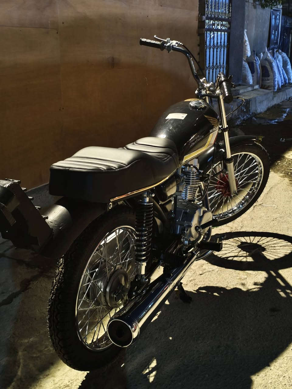 سلام عليكم
دراجه معمره صار شهرين نضيف كلش ابد ما متعبه قراضه كله  اصلي ...العنوان بغداد زعفرانيه 
***********
