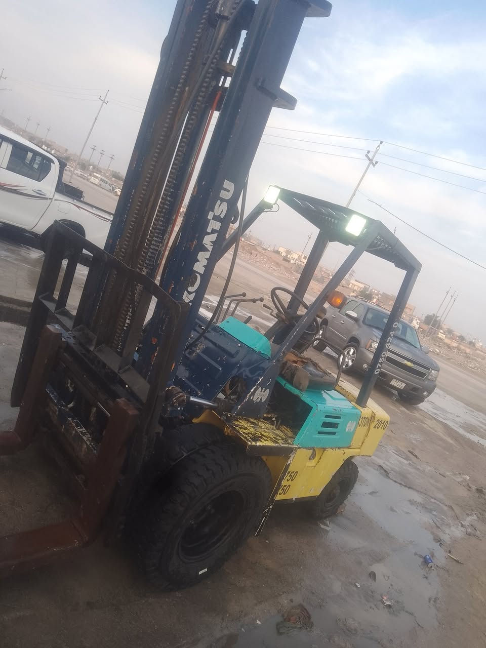 سلام عليكم شوكيه 3طن 3حركات شغاله وجاهزه كبل لشغل 
دبل تاير جديد ادوات مكان بصره الزبير ***********
