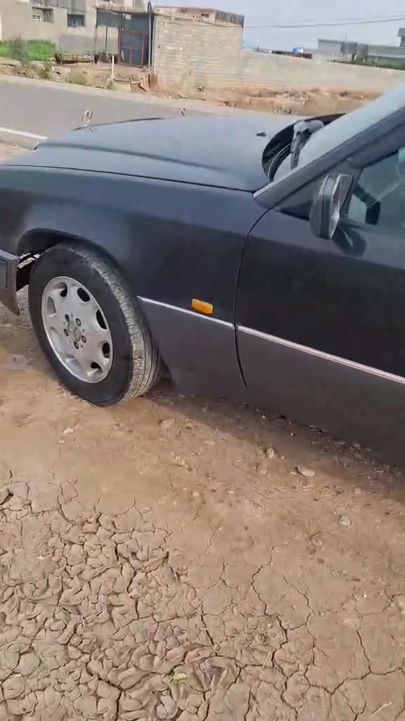 السلام عليكم خوان مارسدس موديل ٩١ رقم بغداد حالين رقمه نكليزي اي نقص مابيه تتفه تبريد كير محرك مال بطه اي نقص مابيه بسمي السعر ٦٥ وبيه مجال مكاني ديالى بعقوبه وهذا رقمي *********** الرقم بي وتساب
