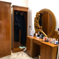 صاج متين • ميز تواليت • بحالة ممتازة