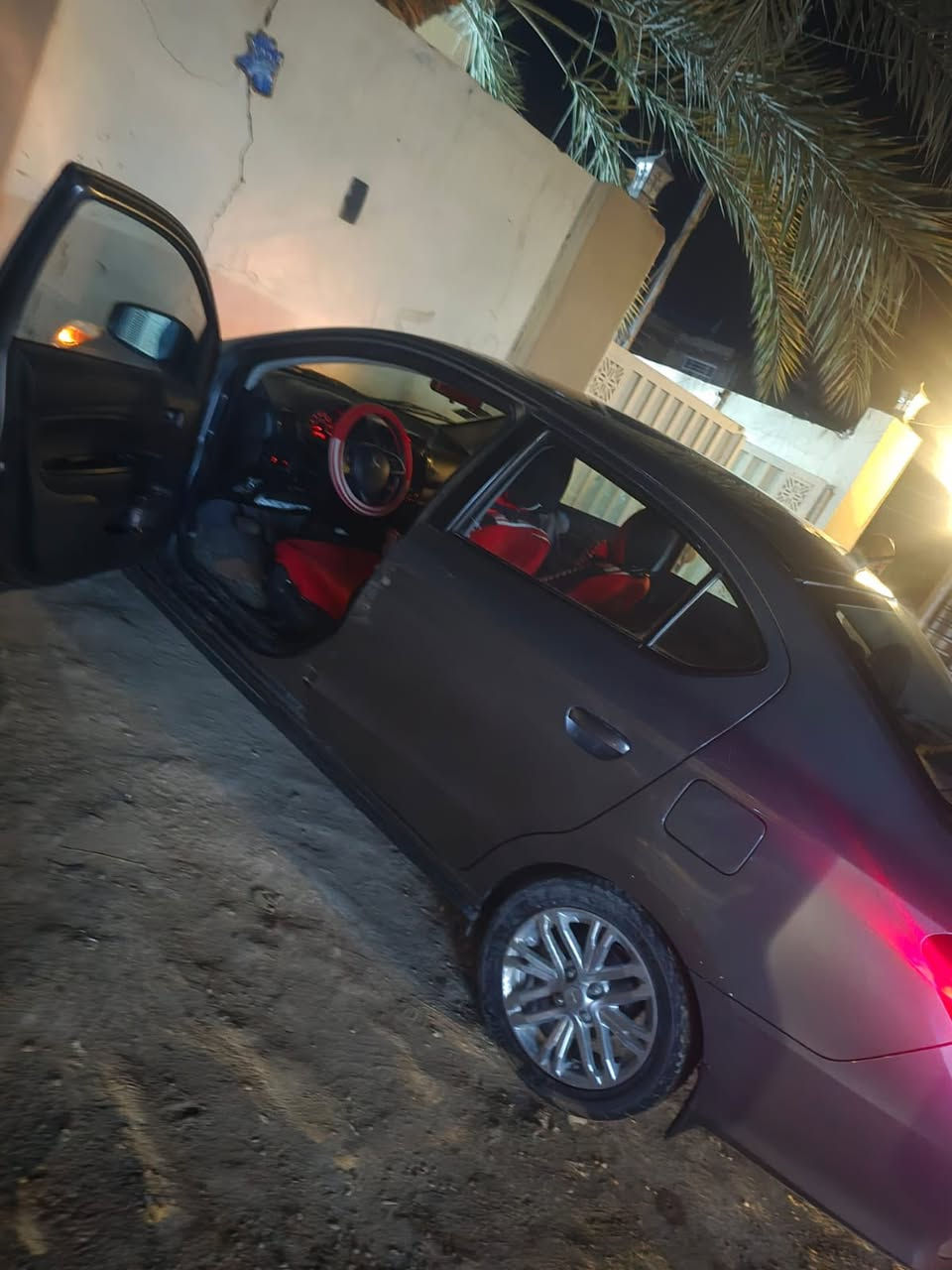 مسيبوشي ميراج موديل 23 لون رصاصي
مواصفات 
شاشه كبيره لمس 
كامره خلفيه دواره 
فول تحكم ستيرن 
تبريد بيانو 
دواخل لونين
جام كهرباء 
ويل كب
السياره مكفوله كفاله عامه من الحادث والغرق 
سعرها 110 و بيها مجال 
للاستفسار الاتصال على الرقم***********
