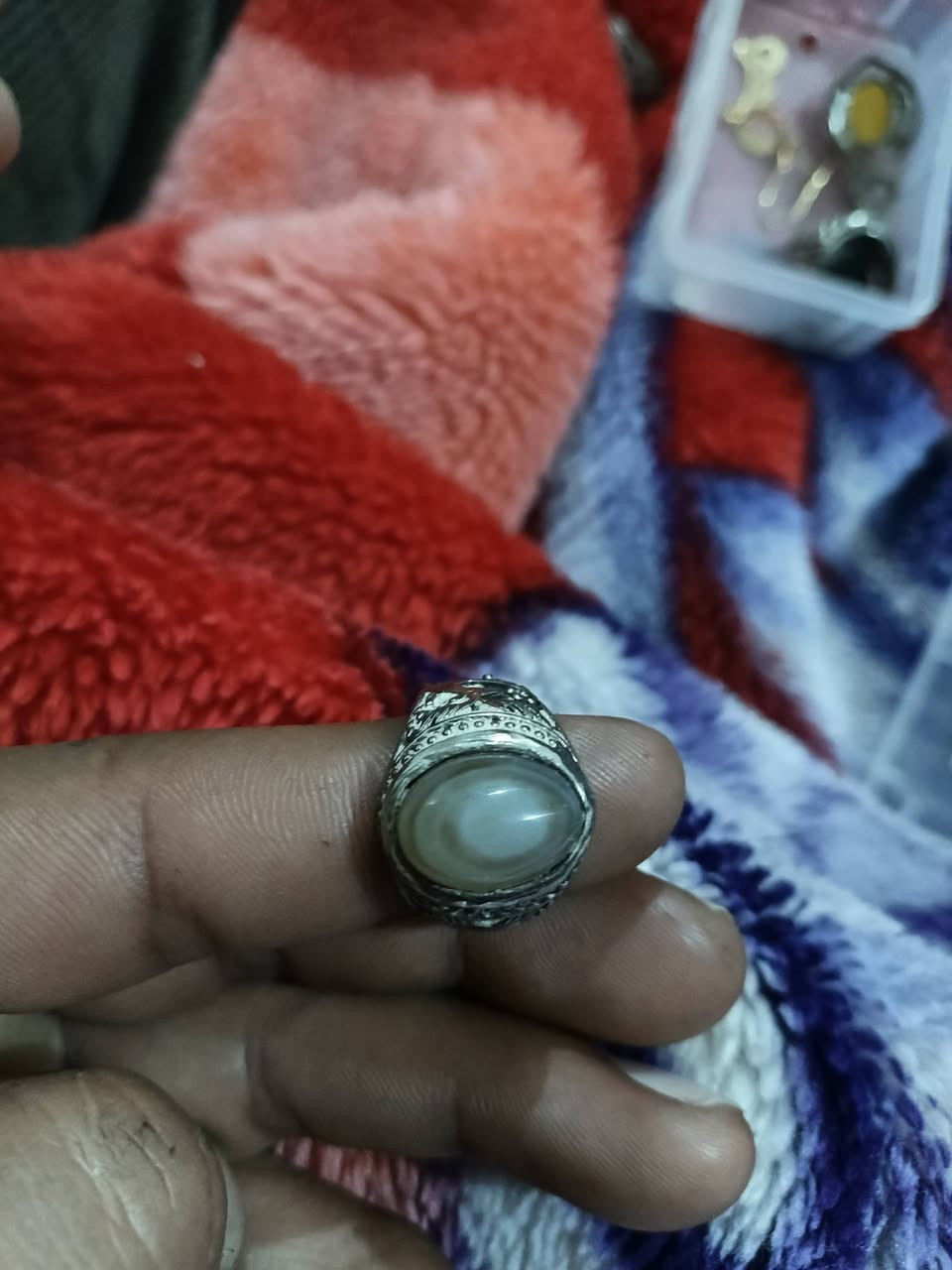 سلام عليكم من رخصت الادمن مجموعة محابس كلهن فضه وحجر اصلي من سليماني وداودي وهبهاب وفيروزي  ابيع شلع قيم وخذهن لان معتاز الله شاهد هذني محابسي الخاصات والله،***********
