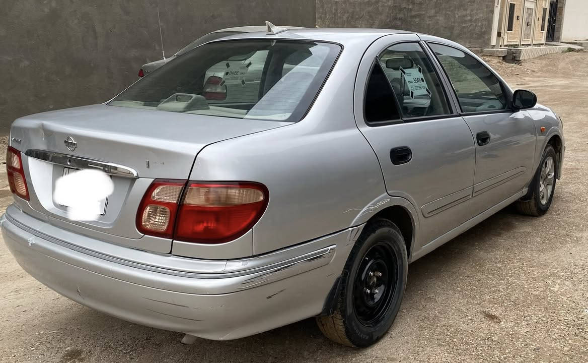 السلام عليكم 
سني 2001  ياباني للبيع محرك 1600 كير ومحرك وتبريد بشرط صدر عام جديد زوج تاير جديد باتري جديد مصبوغه عام وبيه ضربه بالجاملغ ومصلحه رقم بغداد بسمي تحويل ثانيه يوم  
عارضه بـ 72 وبيه  مجال للشراي
للتواصل على الارقام التاليه:
***********
***********
